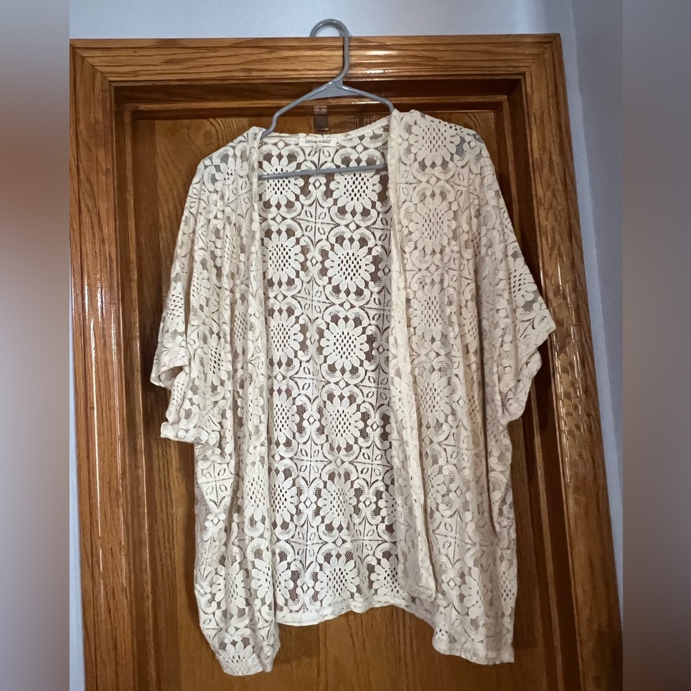 Short sleeve lace kimono